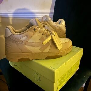 OFF-White Size 40 NEVER worn